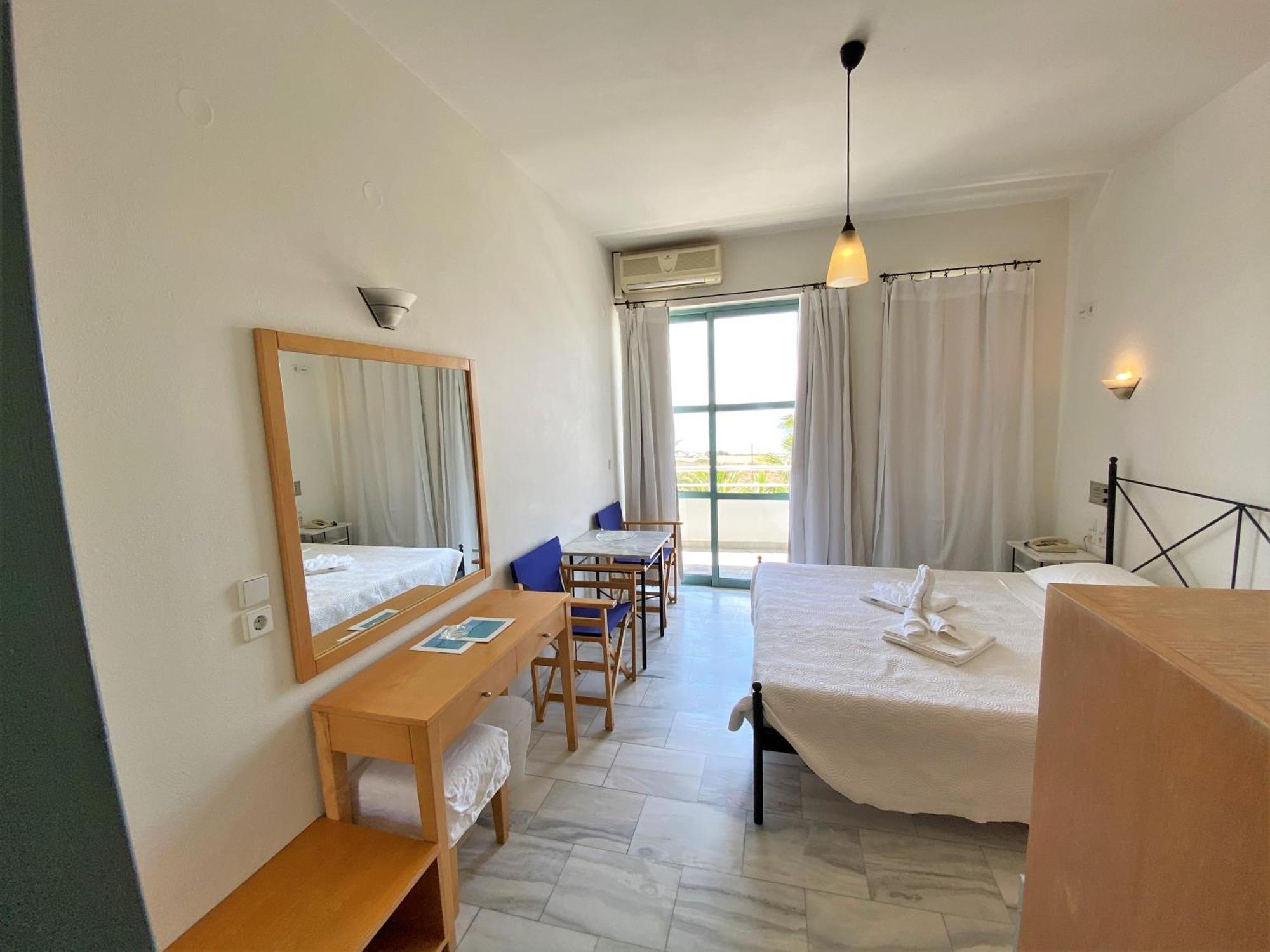 פלאסרנה Hotel Plakures מראה חיצוני תמונה