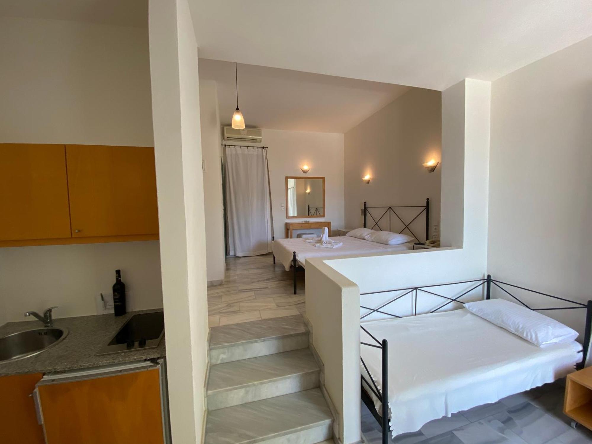 פלאסרנה Hotel Plakures מראה חיצוני תמונה