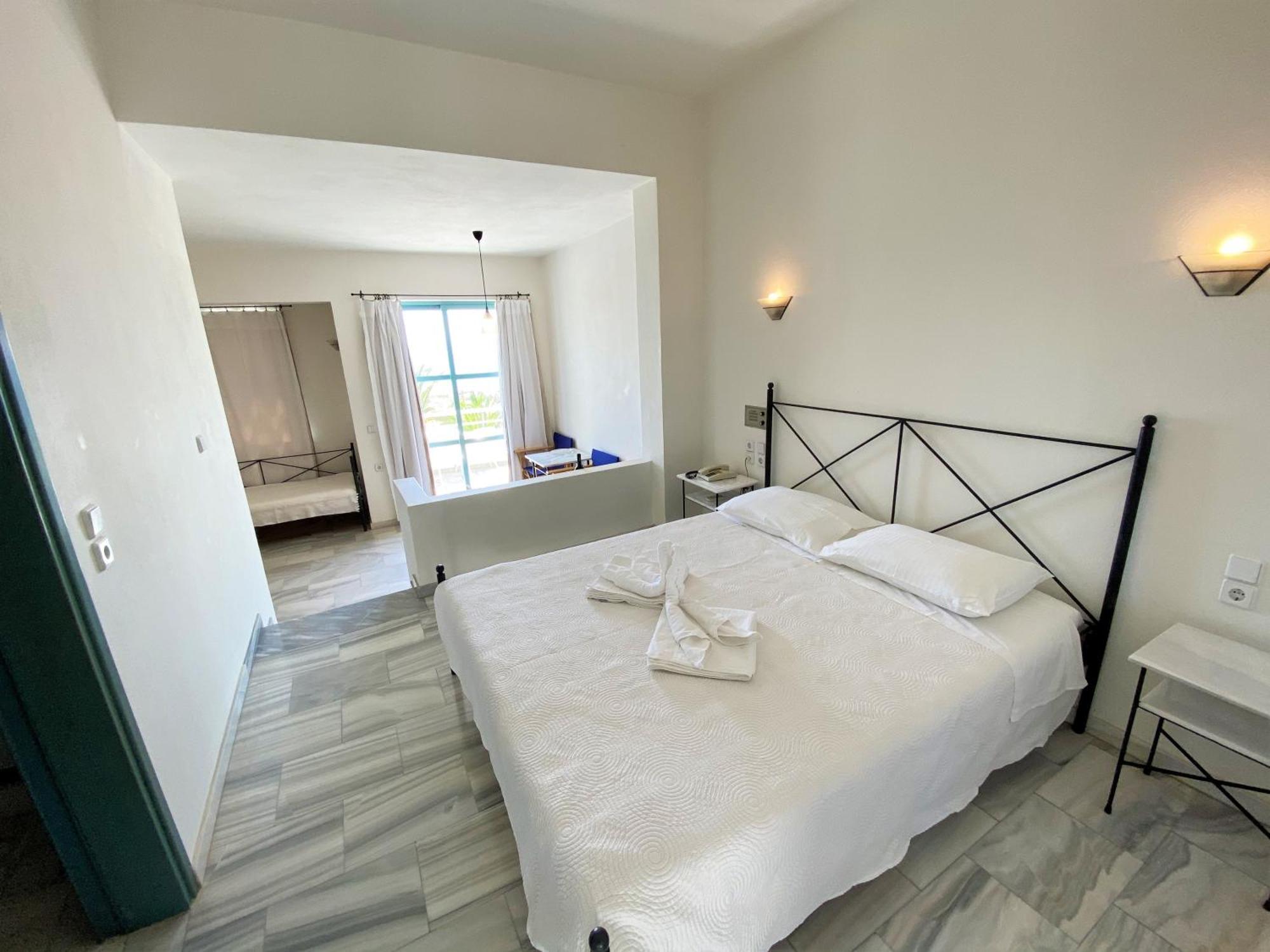 פלאסרנה Hotel Plakures מראה חיצוני תמונה