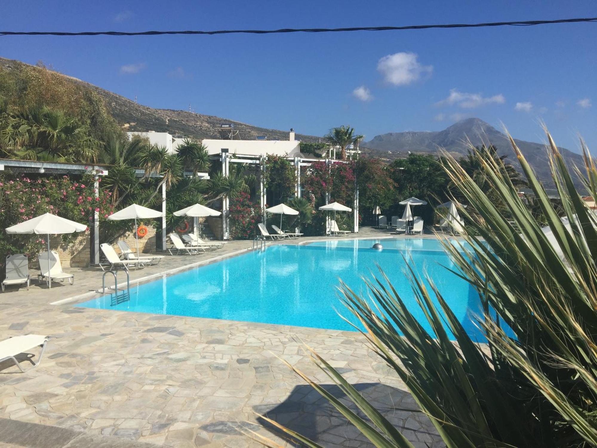 פלאסרנה Hotel Plakures מראה חיצוני תמונה